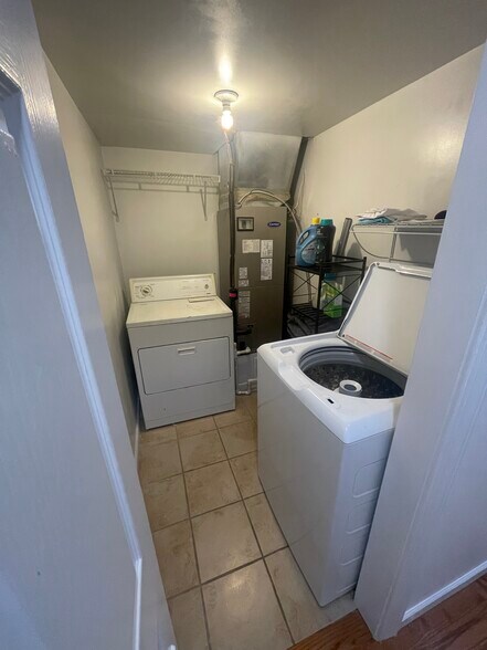 washer/dryer - 1507 N Hancock St