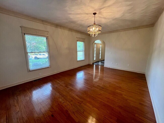 Building Photo - 1302 Honeywood Pl