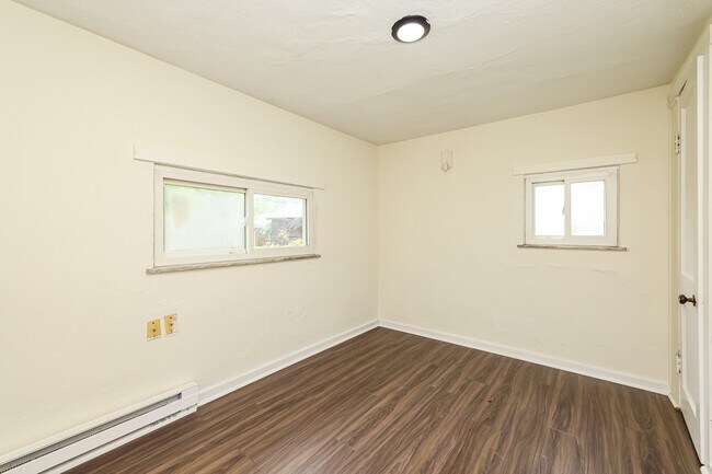 Building Photo - 148 Burgess Ave