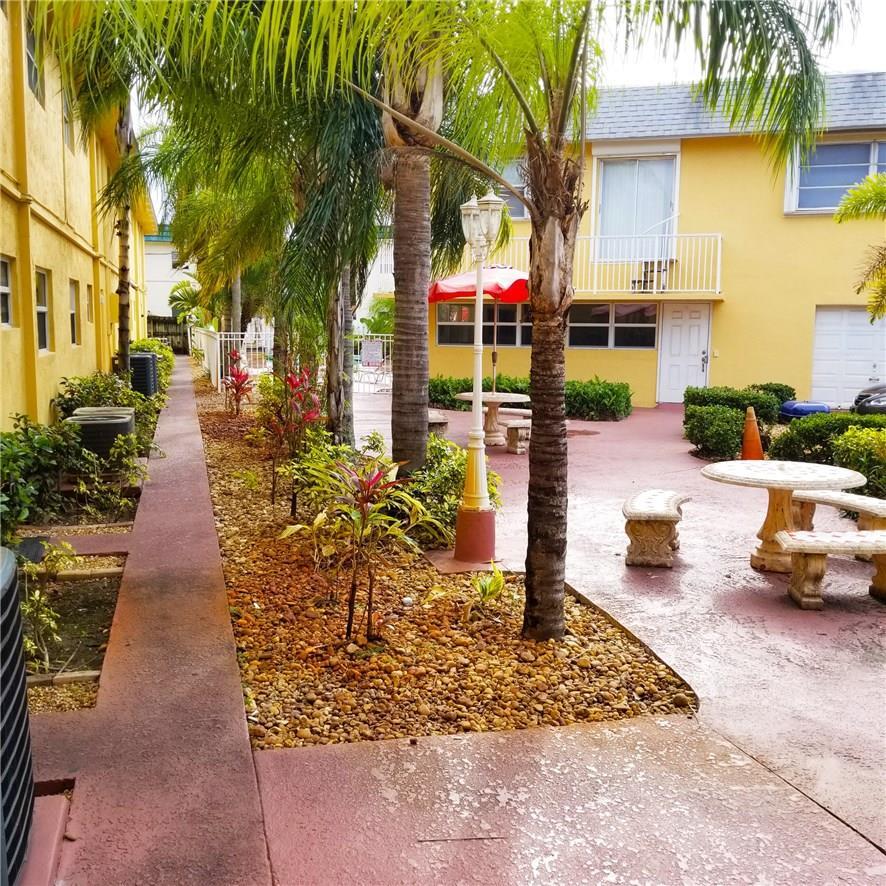 Building Photo - 4051 N Dixie Hwy