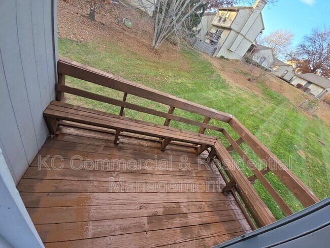 Building Photo - 5716 N London Ave