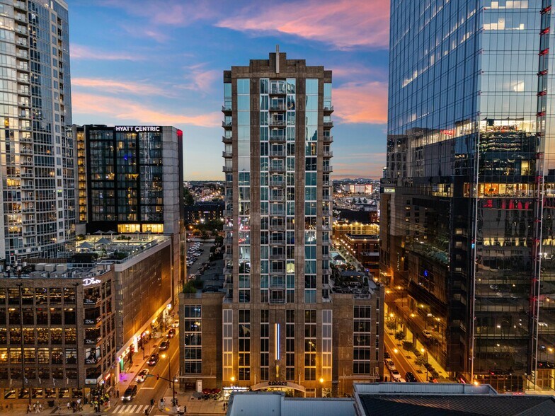 Building Photo - 301 Demonbreun St