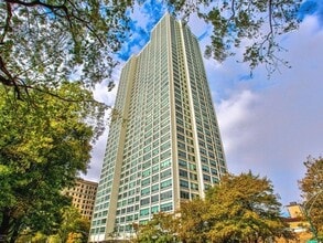 Building Photo - 1700 E 56th St