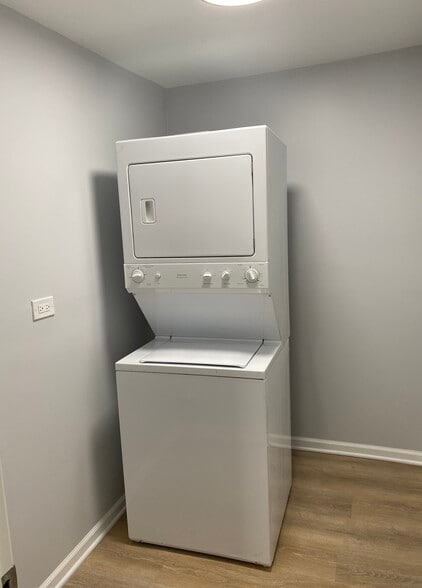 Washer/Dryer Room - 1026 W 20th Pl