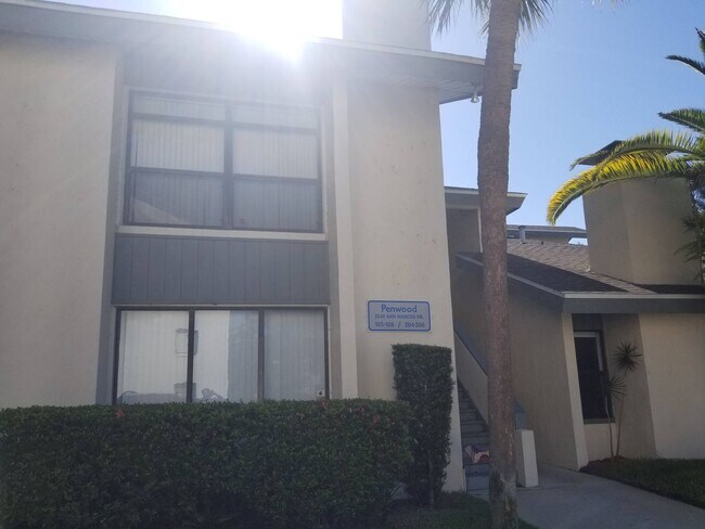 Building Photo - 2040 San Marcos Dr SE