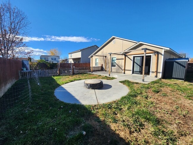 Building Photo - 3 Bedroom in Middleton