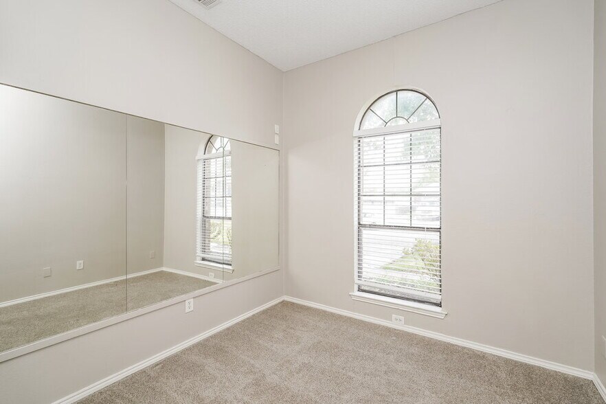Building Photo - 6721 Rhea Ridge Dr
