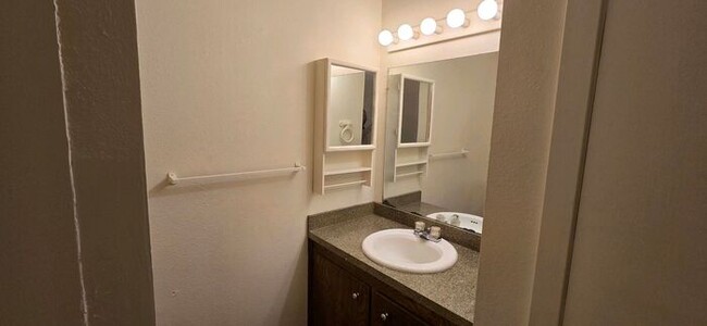 Building Photo - Tour Today! Newly Updated 2/1.5 Townhome i...