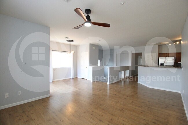 Building Photo - 525 N Miller Rd