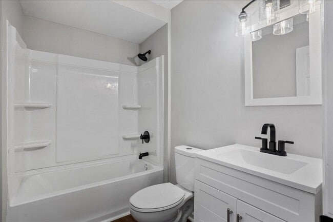 Building Photo - 1844 Brier Ln