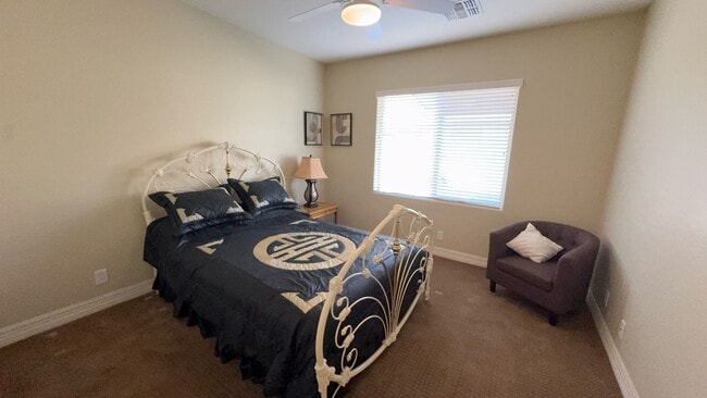 Building Photo - Sunland Springs Village