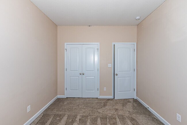 Building Photo - Townhome For Rent!