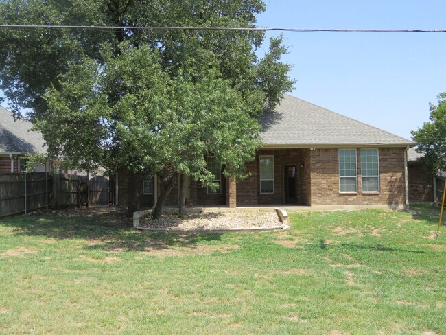 Building Photo - "Spacious 4-Bed Oasis in Killeen with Granite Touches & Cozy Fireplace!"