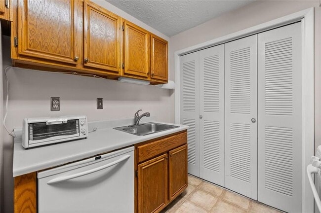 Building Photo - 1004 Dunbar Dr