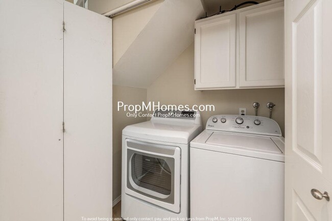 Building Photo - Charming Three Bedroom Home in West Beaver...