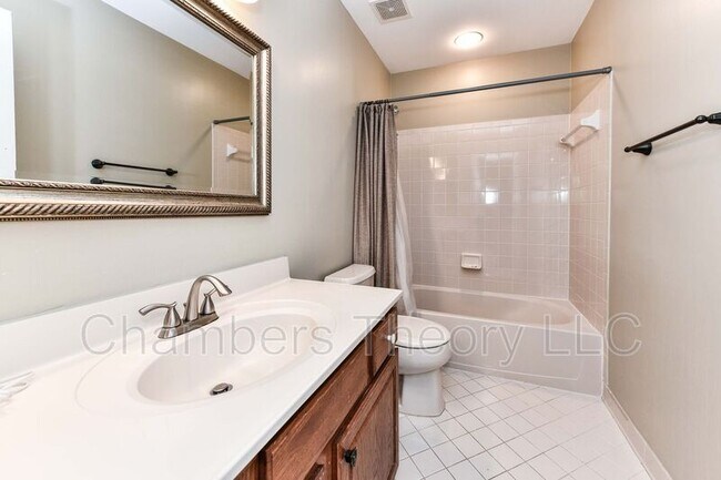 Building Photo - 641 Meade Dr SW