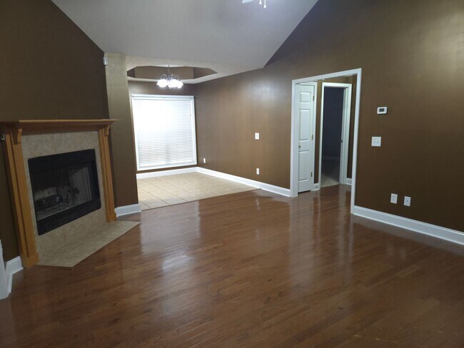 Building Photo - FOR RENT in NORTH COLUMBUS! Available NOW!