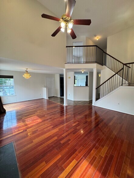 Building Photo - 305 Cobblestone Ct