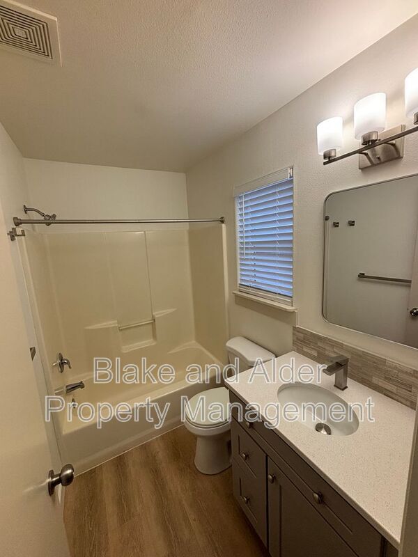 Building Photo - 3607 NE 158th Ave