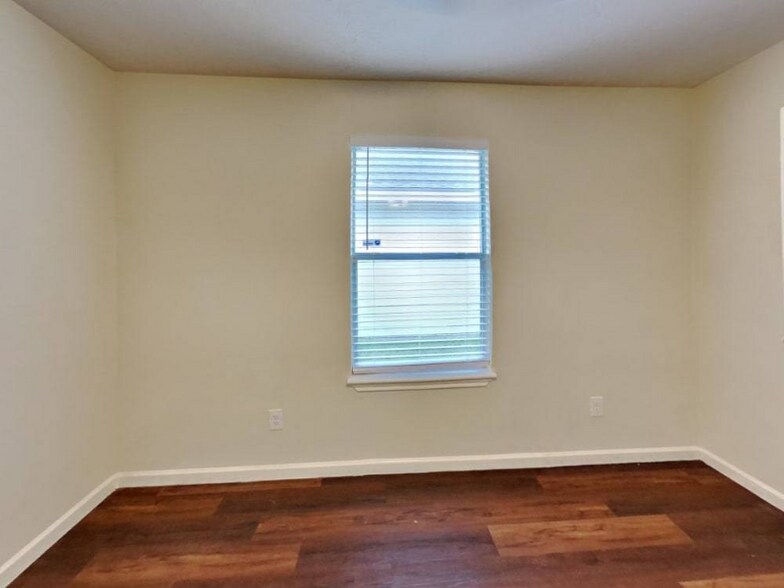 Building Photo - 8563 Chaletford Dr