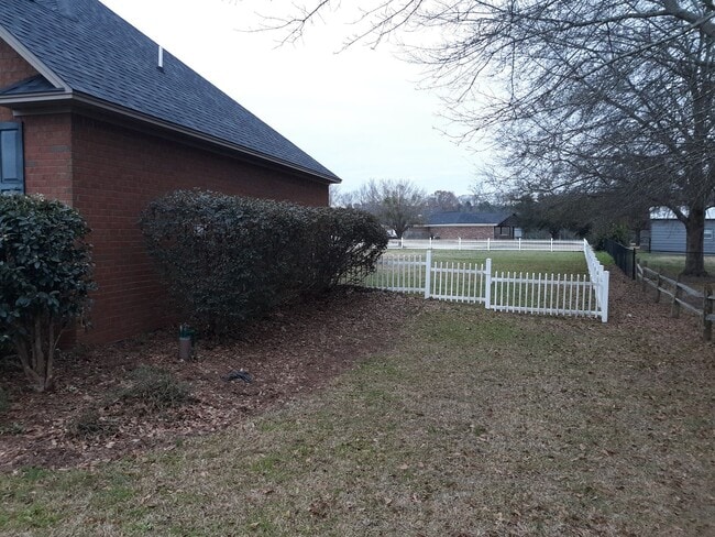 Building Photo - Lovely Brick Home Close to Shaw Air Force ...