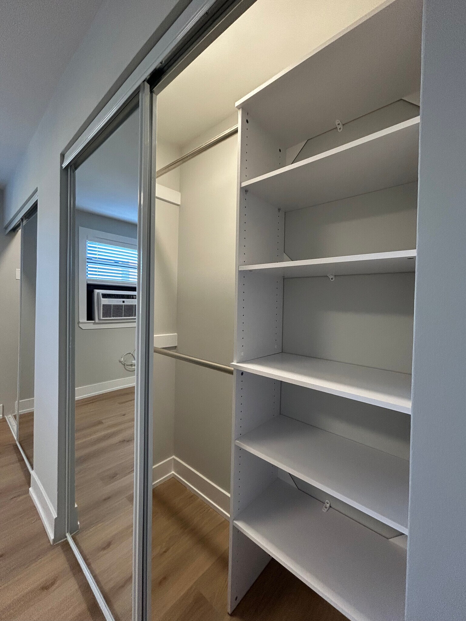 Building Photo - 540 W Aldine Ave