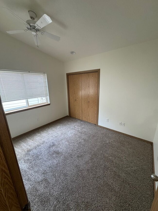 Building Photo - 337-339 Tracy Court Monmouth, OR 97361