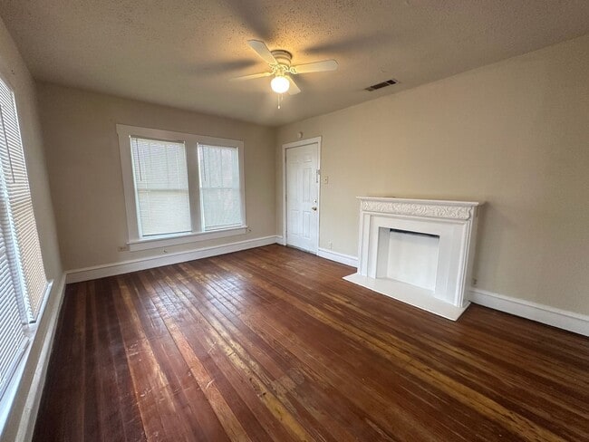 Building Photo - 2112 McKenzie Ave