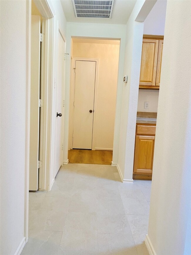 Building Photo - 5747 Wandering Creek Dr