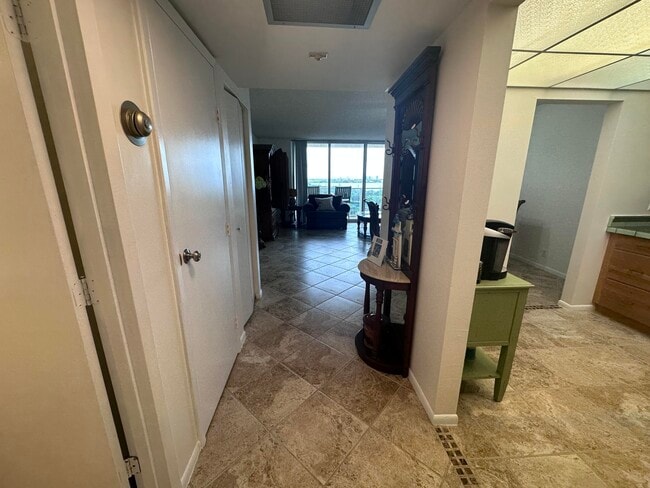 Building Photo - 5440 N Ocean Dr