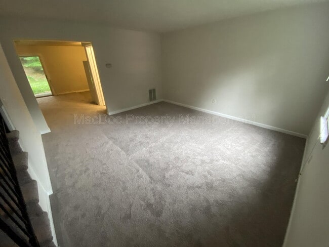 Building Photo - 14 Manchester Ct