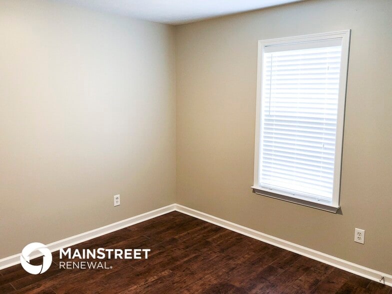 Building Photo - 221 Brittany Dr