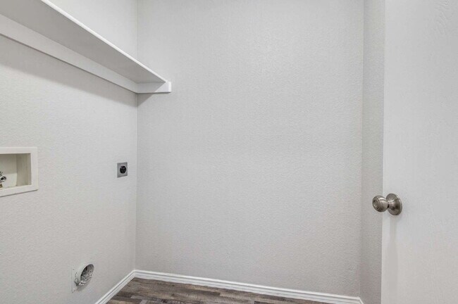 Building Photo - Beautiful 4BD Home with Pond Views & Covered Patio