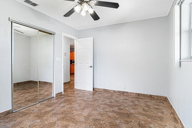 Building Photo - 2722 Peer Ln