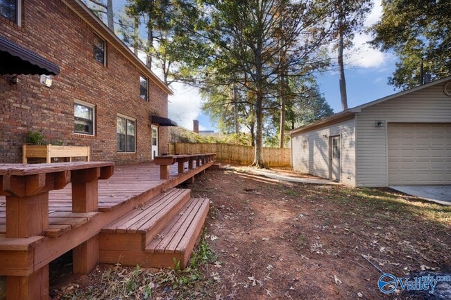 Building Photo - 404 Cloverleaf Dr