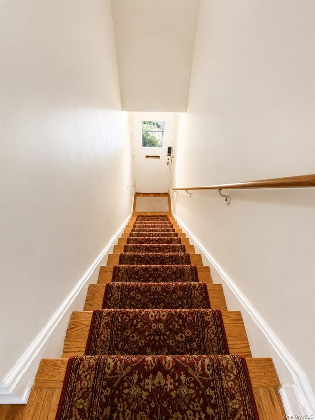 Building Photo - 43 1/2 Carpenter Ave