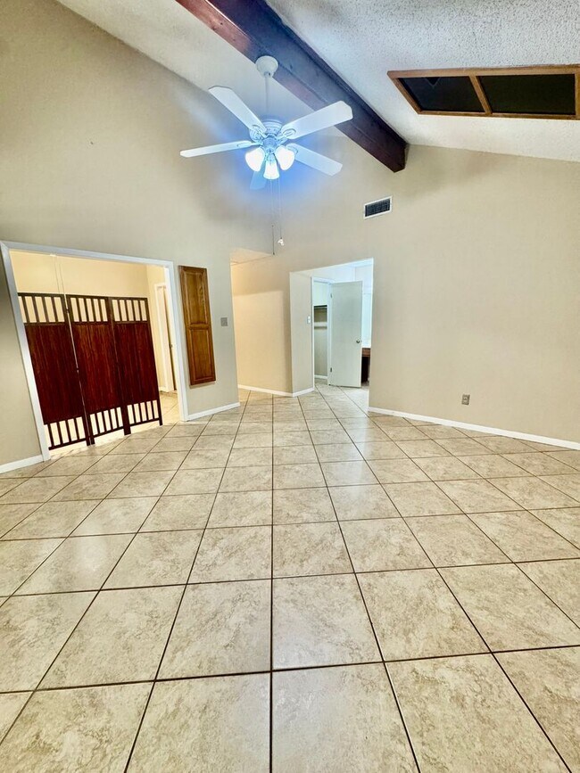 Building Photo - 5909 Golden Canyon Dr