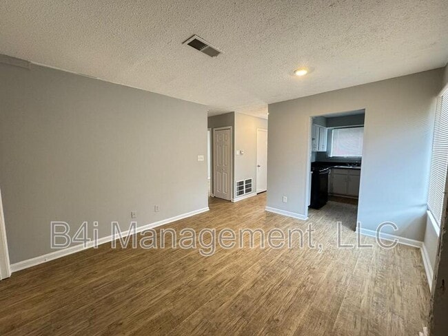 Building Photo - 918 Lakewood Ln