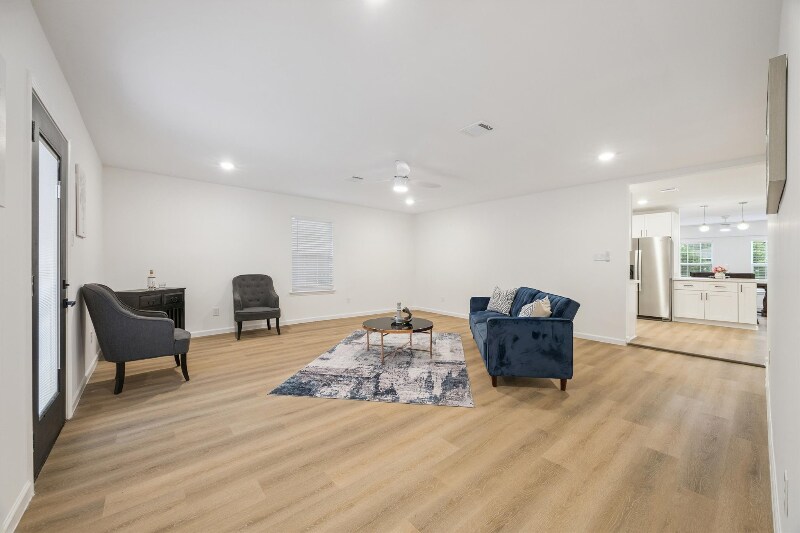 Building Photo - 9206 St Lo Rd