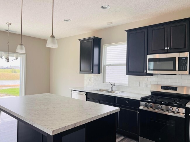 Building Photo - 7101 Unitas Lp