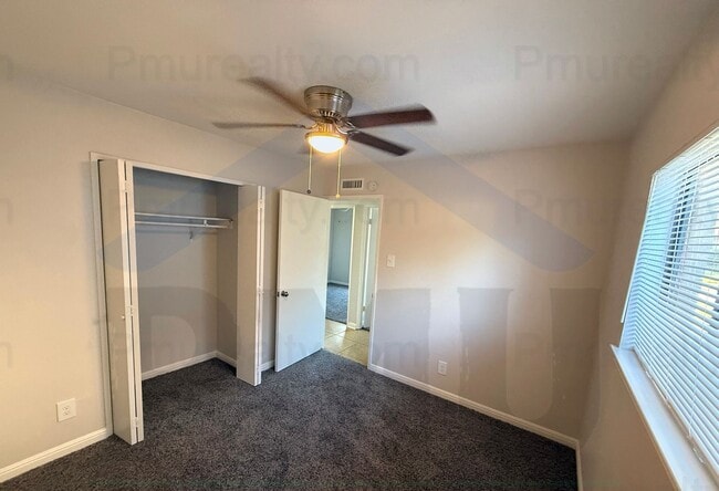Building Photo - AVAILABLE NOW!!! Charming and spacious 3 bedrooms and 2 full bathrooms house in Dallas