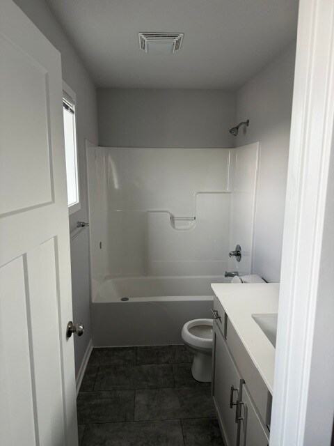 Building Photo - 1749 Ashwood Ave