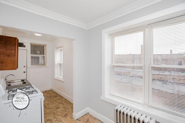 Building Photo - Bright and Sunny Cicero apartments! SPECIAL OFFER!