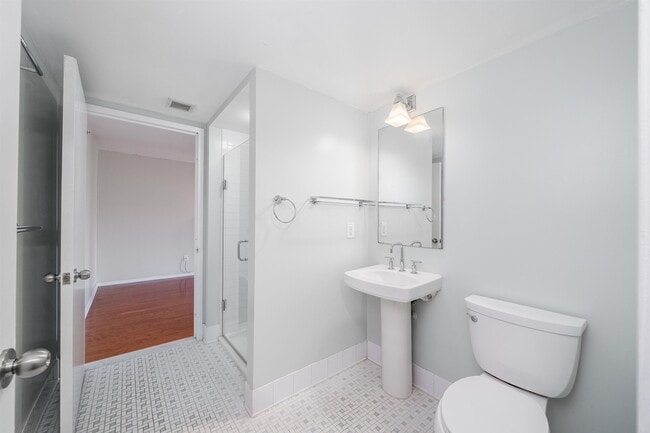 Building Photo - 700 Grove St