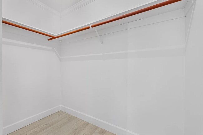 Building Photo - 207