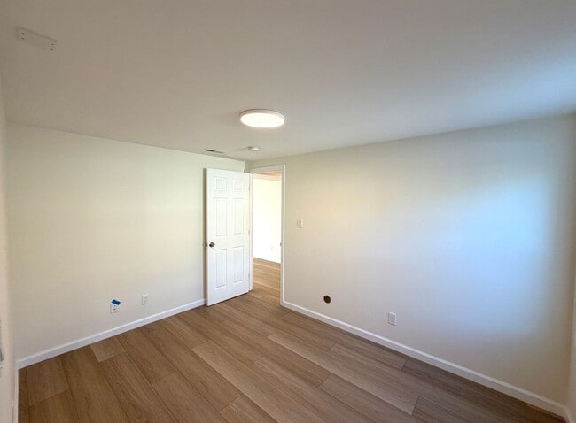 Building Photo - 860 Olive Ave