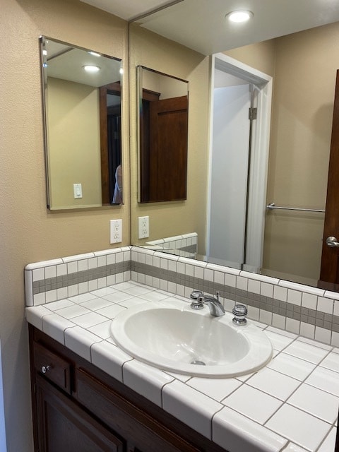 Building Photo - 3504 N Poinsettia Ave