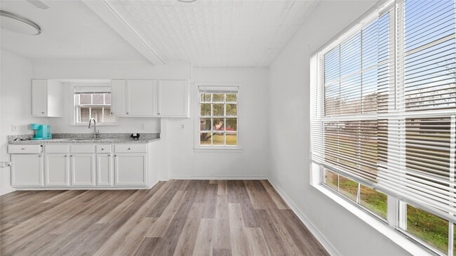 Building Photo - 1516 2nd St