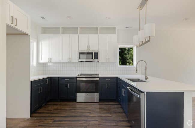 Building Photo - 819 S Alston Ave