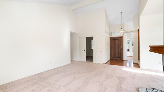 Building Photo - Super Cute with Lots to Offer!